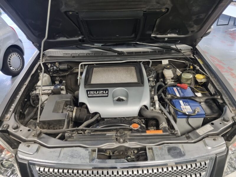 ISUZU D-MAX 3.0 TD 163 Cv 4WD DOUBLE CABINE 5 PLACES BOITE AUTO GPS ATTELAGE 59 400 Kms Garantie1an