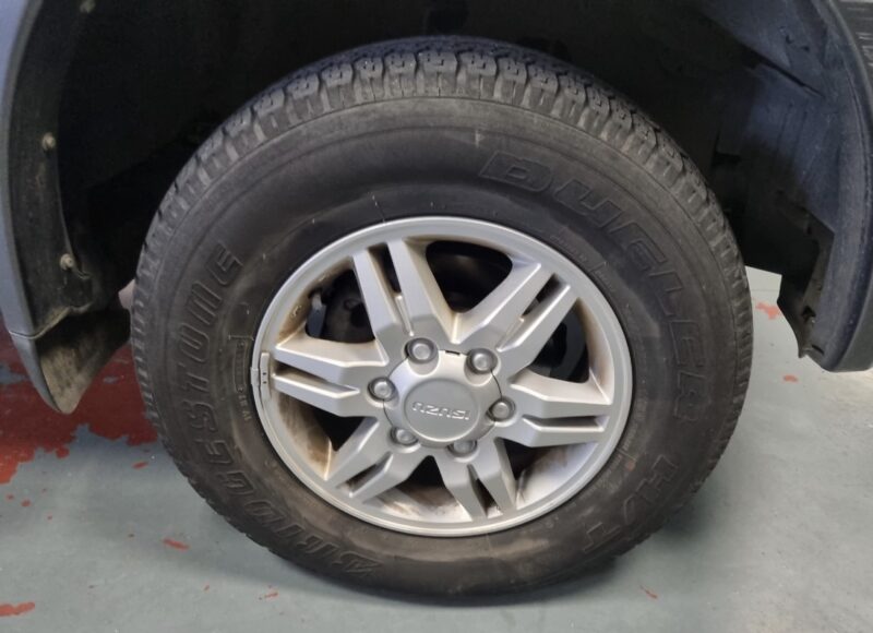 ISUZU D-MAX 3.0 TD 163 Cv 4WD DOUBLE CABINE 5 PLACES BOITE AUTO GPS ATTELAGE 59 400 Kms Garantie1an