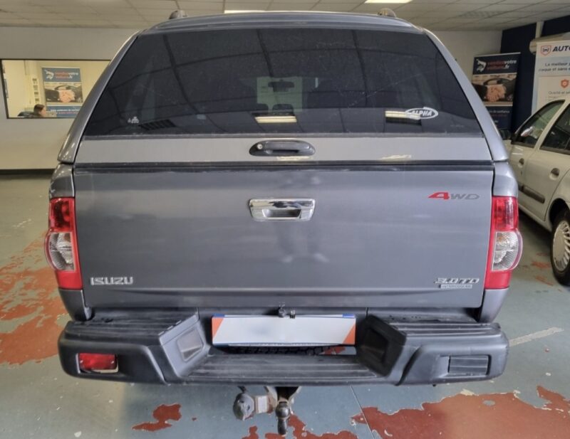 ISUZU D-MAX 3.0 TD 163 Cv 4WD DOUBLE CABINE 5 PLACES BOITE AUTO GPS ATTELAGE 59 400 Kms Garantie1an