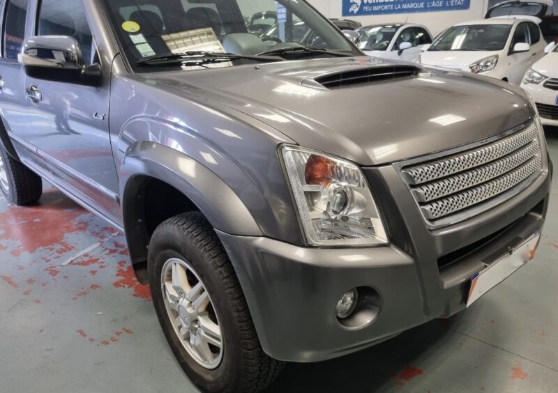 ISUZU D-MAX 3.0 TD 163 Cv 4WD DOUBLE CABINE 5 PLACES BOITE AUTO GPS ATTELAGE 59 400 Kms Garantie1an