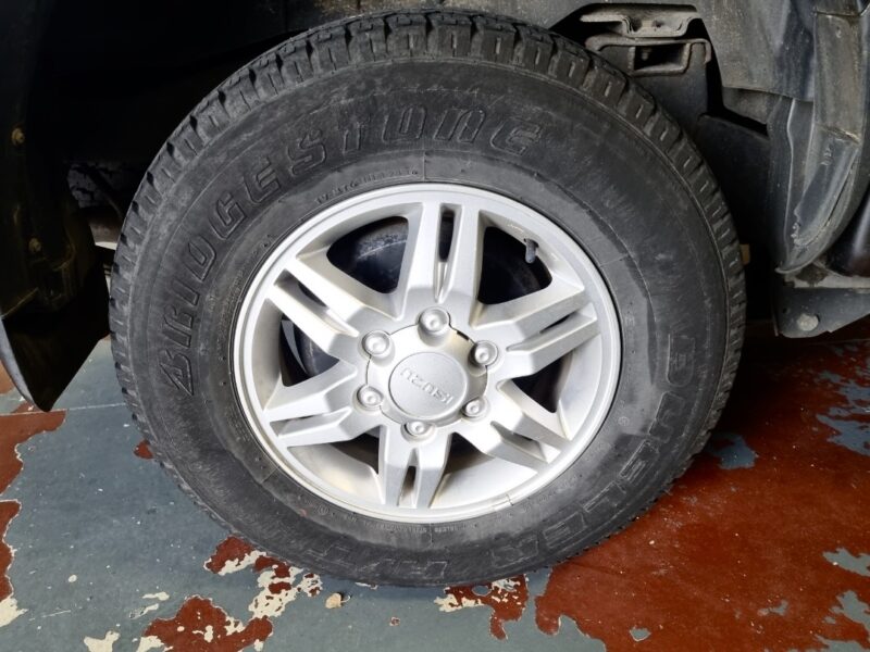 ISUZU D-MAX 3.0 TD 163 Cv 4WD DOUBLE CABINE 5 PLACES BOITE AUTO GPS ATTELAGE 59 400 Kms Garantie1an