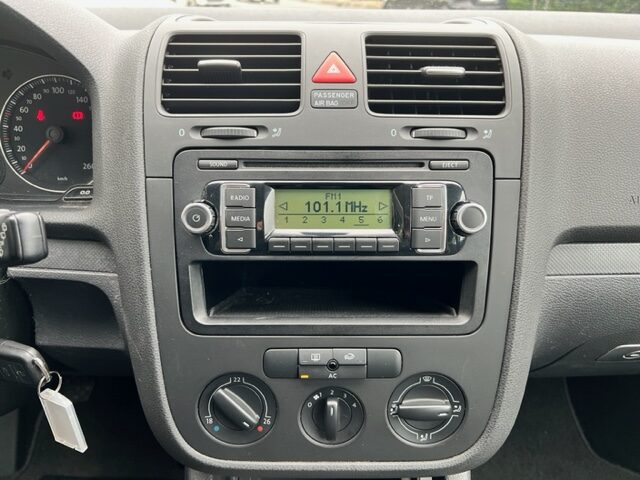 VOLKSWAGEN GOLF 1,6 102CH FSI TRENDLINE  2008