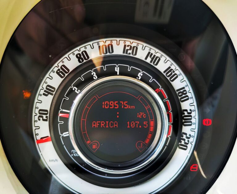 FIAT 500 LOUNGE TOIT PANORAMIQUE