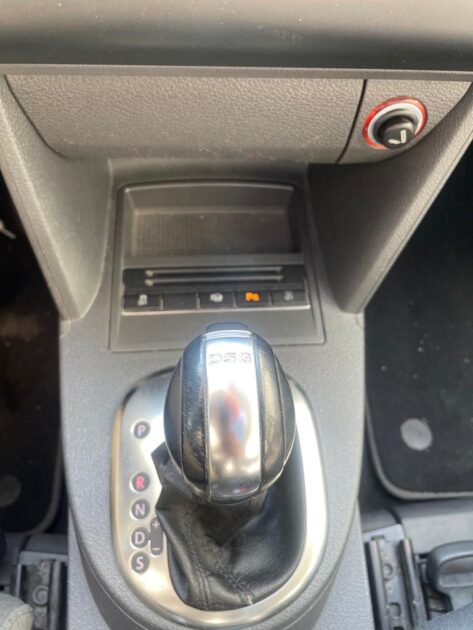 VOLKSWAGEN TOURAN 2012