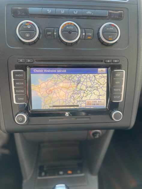 VOLKSWAGEN TOURAN 2012