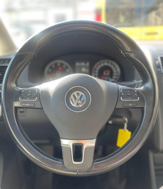 VOLKSWAGEN TOURAN 2012