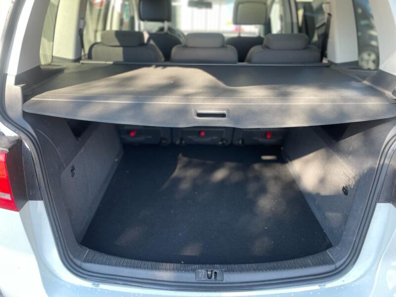 VOLKSWAGEN TOURAN 2012