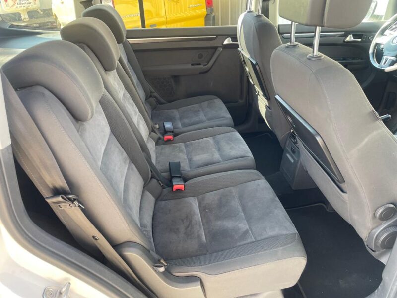 VOLKSWAGEN TOURAN 2012