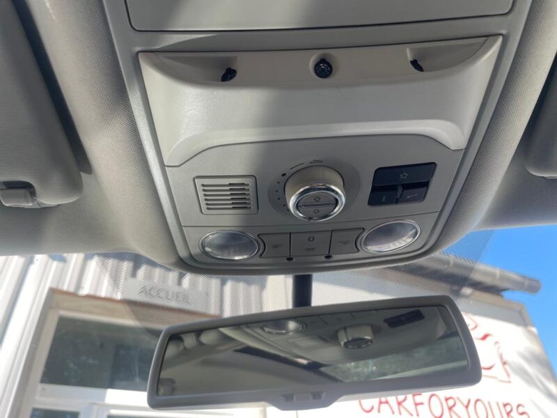 VOLKSWAGEN TOURAN 2012