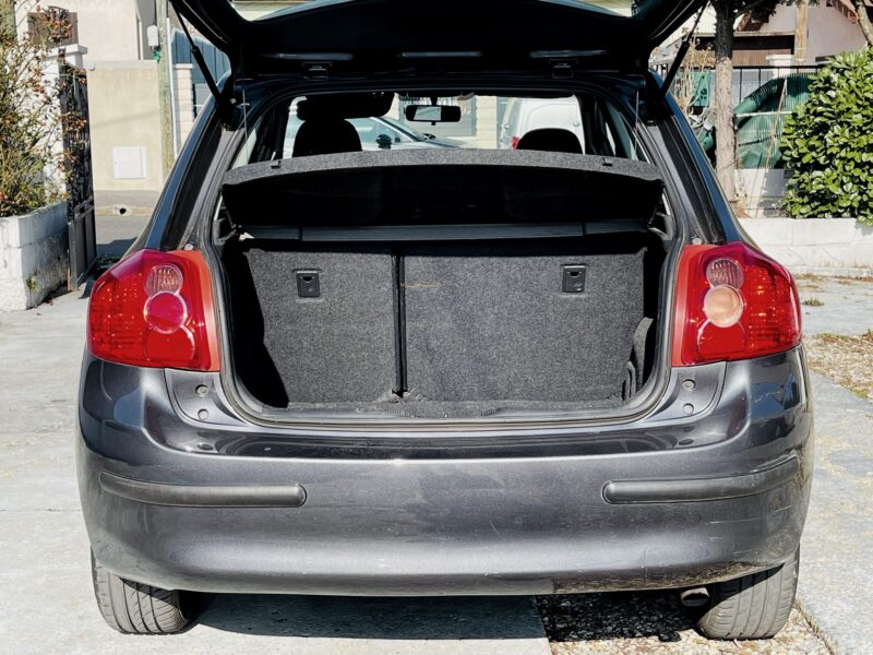Toyota Auris D-4D 126cv ACTIVE 