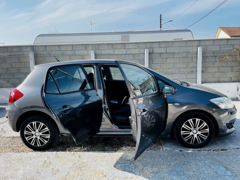 Toyota Auris D-4D 126cv ACTIVE 