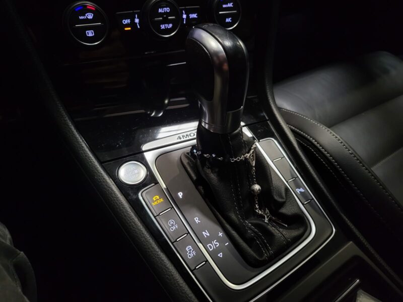 VOLKSWAGEN GOLF 7 R 4MOTION 300 CV /TOIT PANO/ CARPLAY