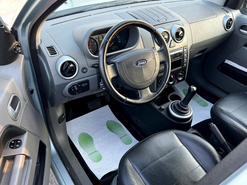 FORD FUSION 1.4 TDCI 70 Cv BOITE AUTOMATIQUE 74 100 KMS INTERIEUR CUIR 5 PORTES - Garantie 6 Mois