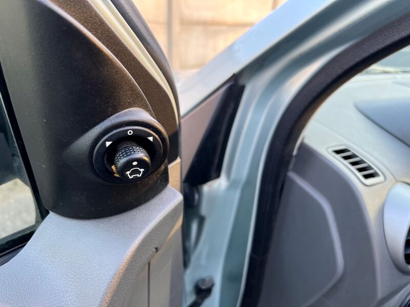 FORD FUSION 1.4 TDCI 70 Cv BOITE AUTOMATIQUE 74 100 KMS INTERIEUR CUIR 5 PORTES - Garantie 6 Mois