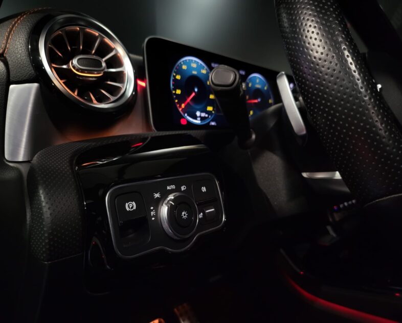 MERCEDES CLASSE CLA II 220d EDITION 1 ORANGE ART EDITION 190cv AMG LINE