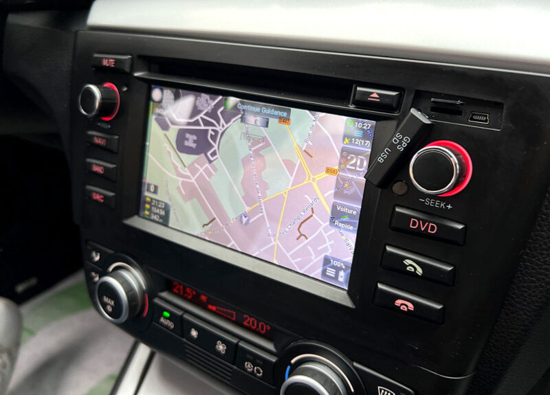 BMW SERIE 1 E87 PHASE 2 LCI 120D 2.0 177 Cv BOITE AUTO TOIT OUVRANT GPS 5 PORTES - Garantie1an