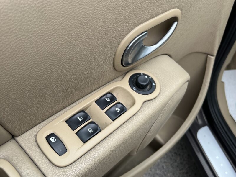 RENAULT MODUS 1.6 115 Cv INITIALE PARIS / TOIT OUVRANT CUIR Finition LUXE 5 PORTES - Garantie1an