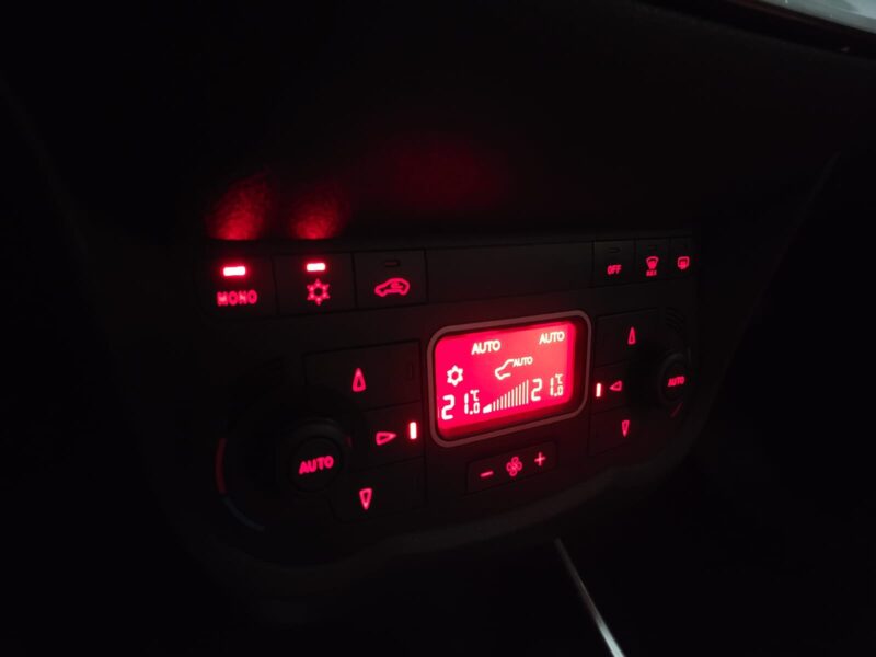 ALFA ROMEO MITO 1.4 TJet 120cv Toit ouvrant , Caméra , Siege cuir