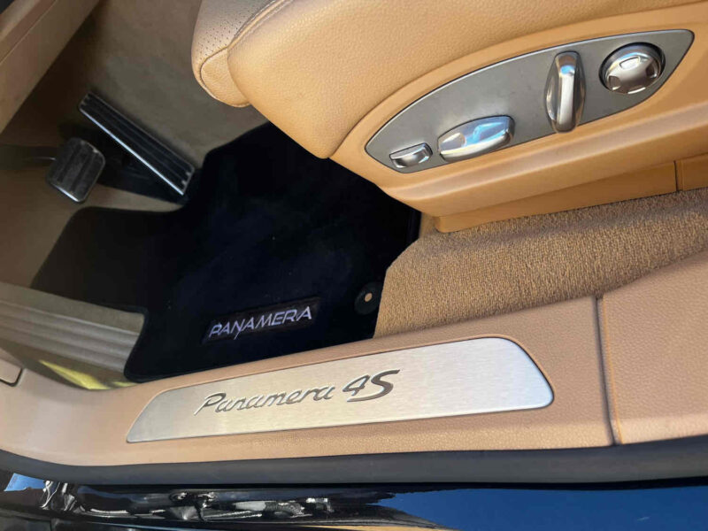 PORSCHE PANAMERA 2011