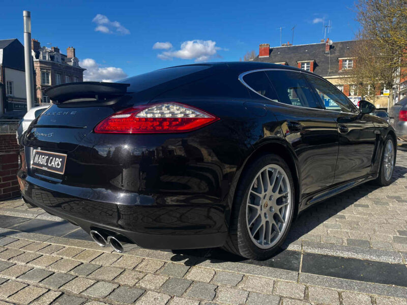 PORSCHE PANAMERA 2011