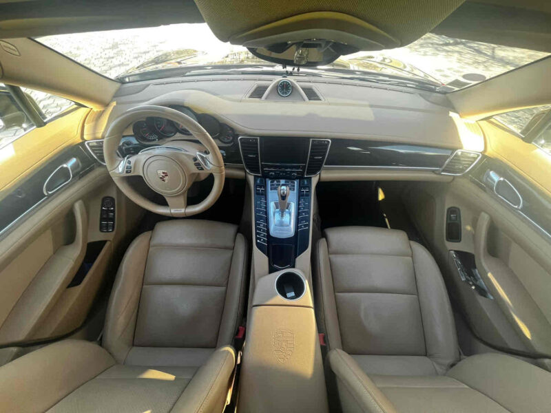 PORSCHE PANAMERA 2011