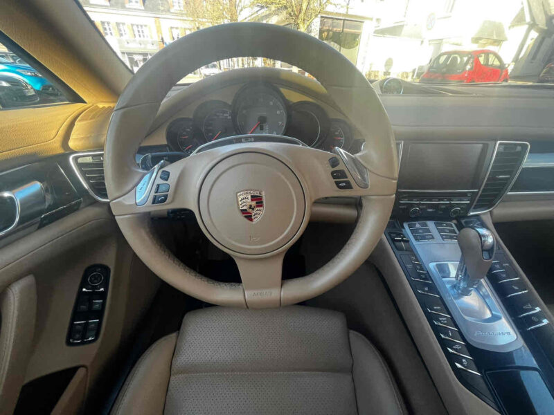 PORSCHE PANAMERA 2011
