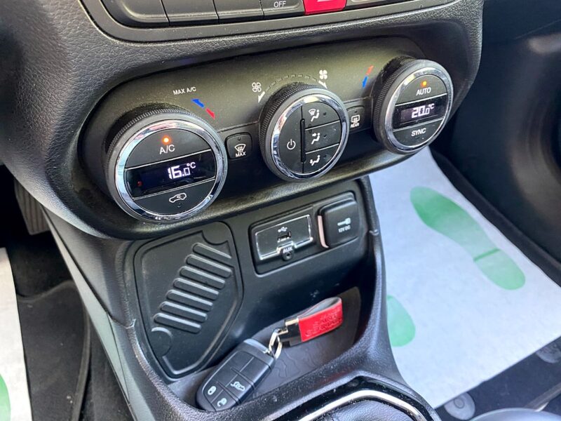 JEEP RENEGADE 1.6 MULTIJET 120 Cv 1ERE MAIN / BROOKLYN LIMITED GPS BLUETOOTH REGULATEUR Garantie1an