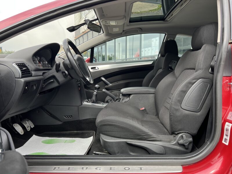 PEUGEOT 407 COUPE 2.2 163 CV PACK SPORT / TOIT OUVRANT XENONS ATTELAGES BVM6 - Garantie1an