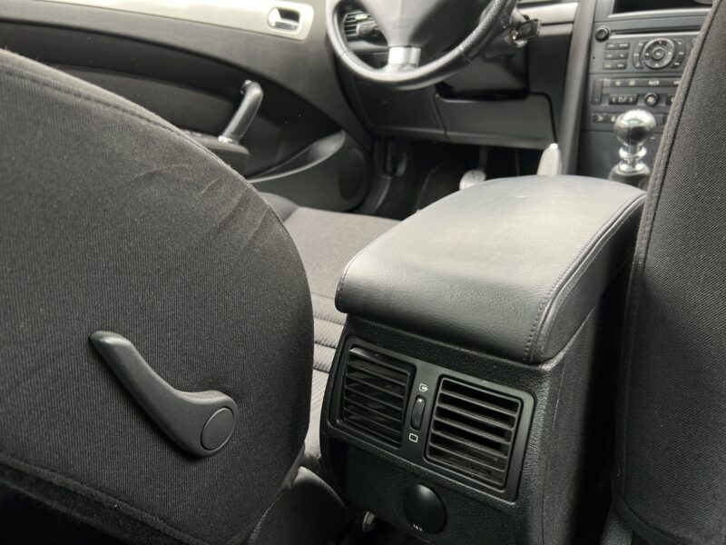 PEUGEOT 407 COUPE 2.2 163 CV PACK SPORT / TOIT OUVRANT XENONS ATTELAGES BVM6 - Garantie1an