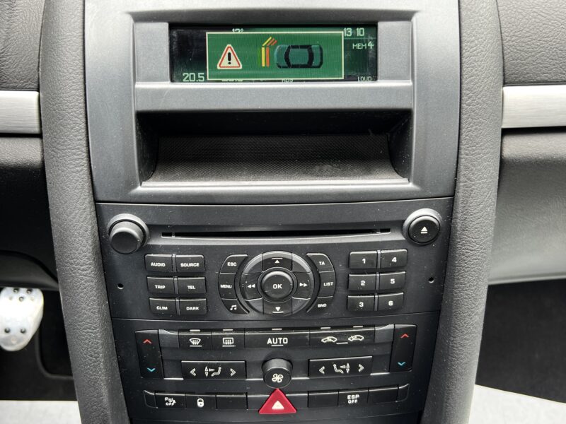 PEUGEOT 407 COUPE 2.2 163 CV PACK SPORT / TOIT OUVRANT XENONS ATTELAGES BVM6 - Garantie1an