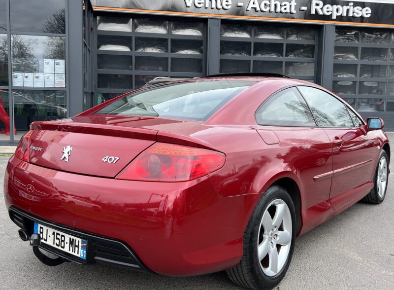 PEUGEOT 407 COUPE 2.2 163 CV PACK SPORT / TOIT OUVRANT XENONS ATTELAGES BVM6 - Garantie1an