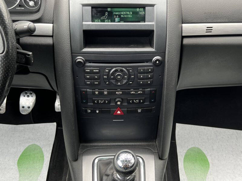 PEUGEOT 407 COUPE 2.2 163 CV PACK SPORT / TOIT OUVRANT XENONS ATTELAGES BVM6 - Garantie1an