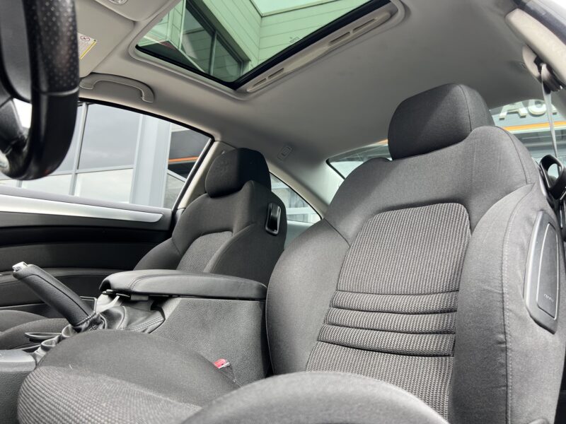 PEUGEOT 407 COUPE 2.2 163 CV PACK SPORT / TOIT OUVRANT XENONS ATTELAGES BVM6 - Garantie1an