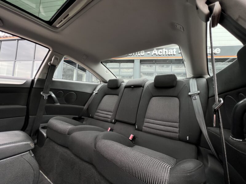 PEUGEOT 407 COUPE 2.2 163 CV PACK SPORT / TOIT OUVRANT XENONS ATTELAGES BVM6 - Garantie1an