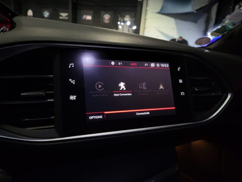 PEUGEOT 308 1.6 PureTech 225cv GT TOIT PANO / APPLE CARPLAY