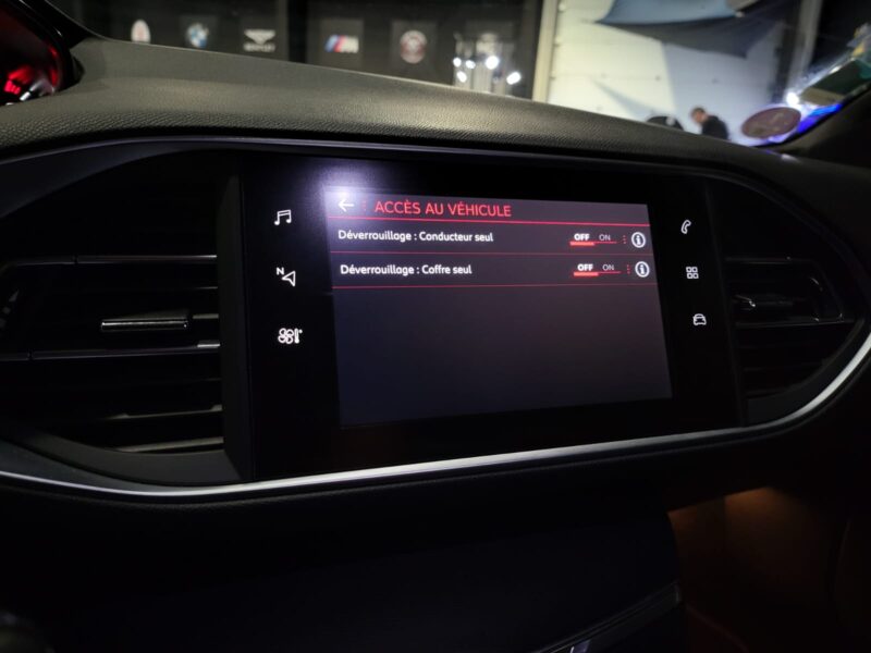 PEUGEOT 308 1.6 PureTech 225cv GT TOIT PANO / APPLE CARPLAY