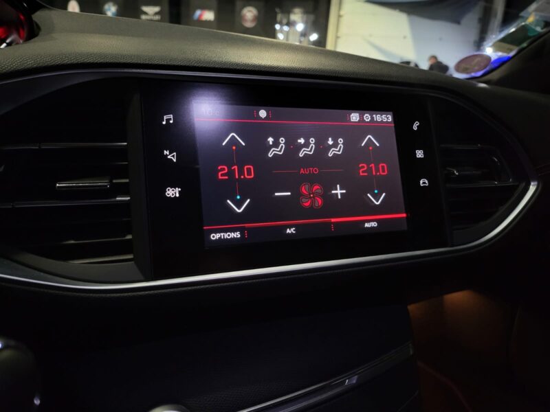 PEUGEOT 308 1.6 PureTech 225cv GT TOIT PANO / APPLE CARPLAY