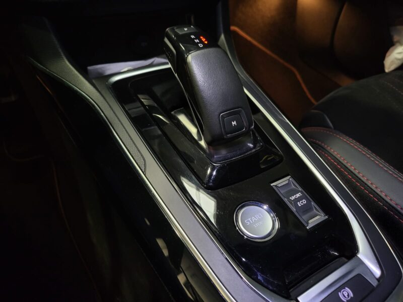 PEUGEOT 308 1.6 PureTech 225cv GT TOIT PANO / APPLE CARPLAY