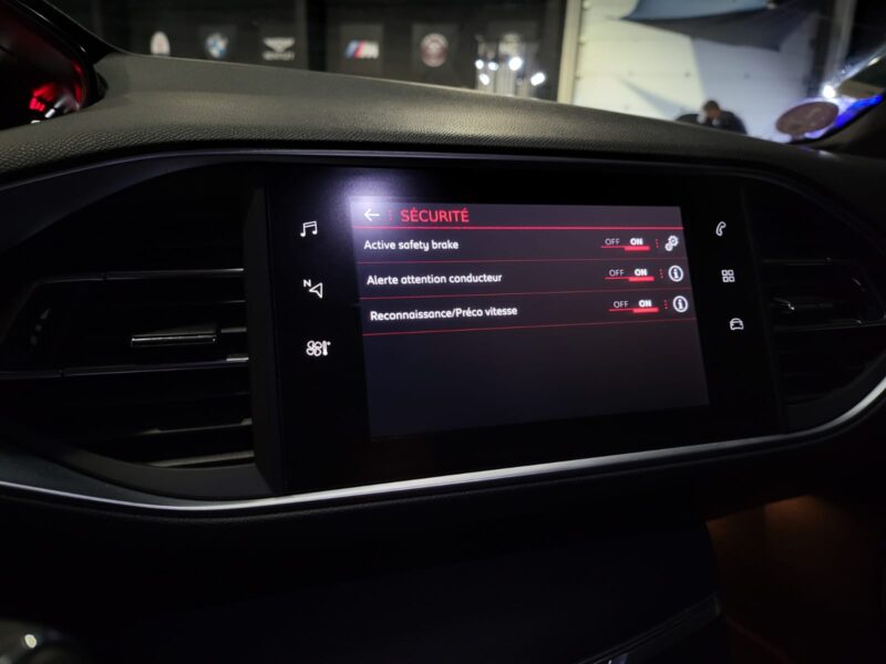 PEUGEOT 308 1.6 PureTech 225cv GT TOIT PANO / APPLE CARPLAY