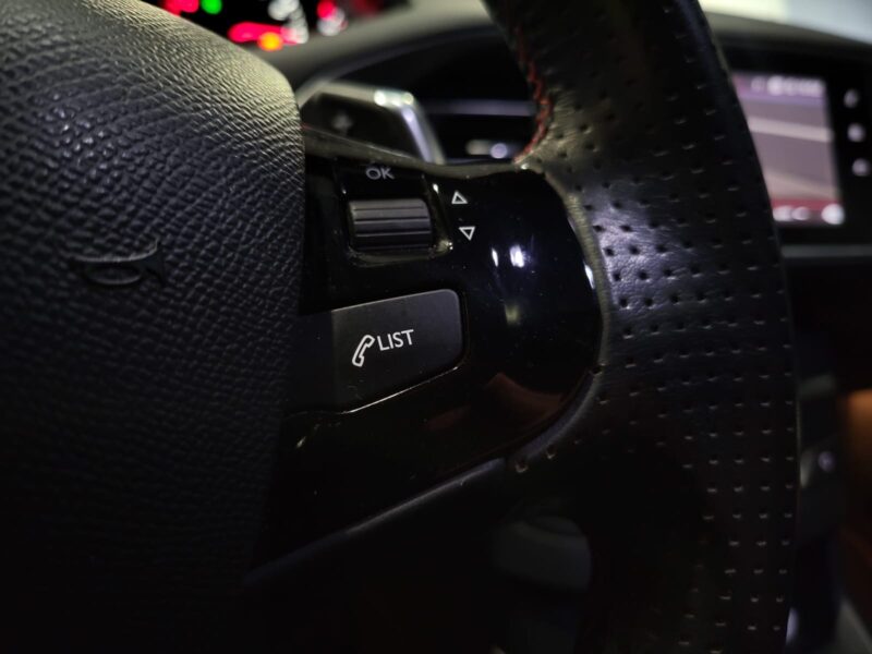 PEUGEOT 308 1.6 PureTech 225cv GT TOIT PANO / APPLE CARPLAY