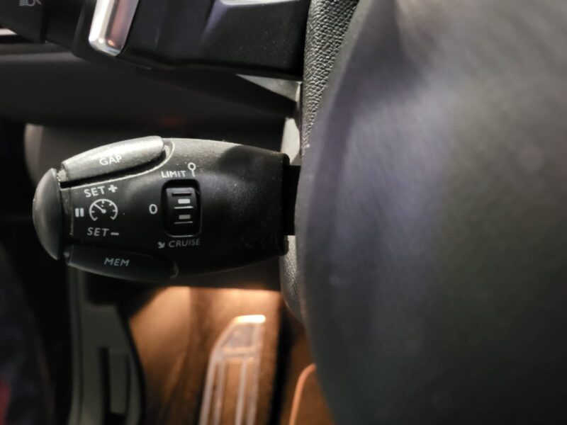 PEUGEOT 308 1.6 PureTech 225cv GT TOIT PANO / APPLE CARPLAY