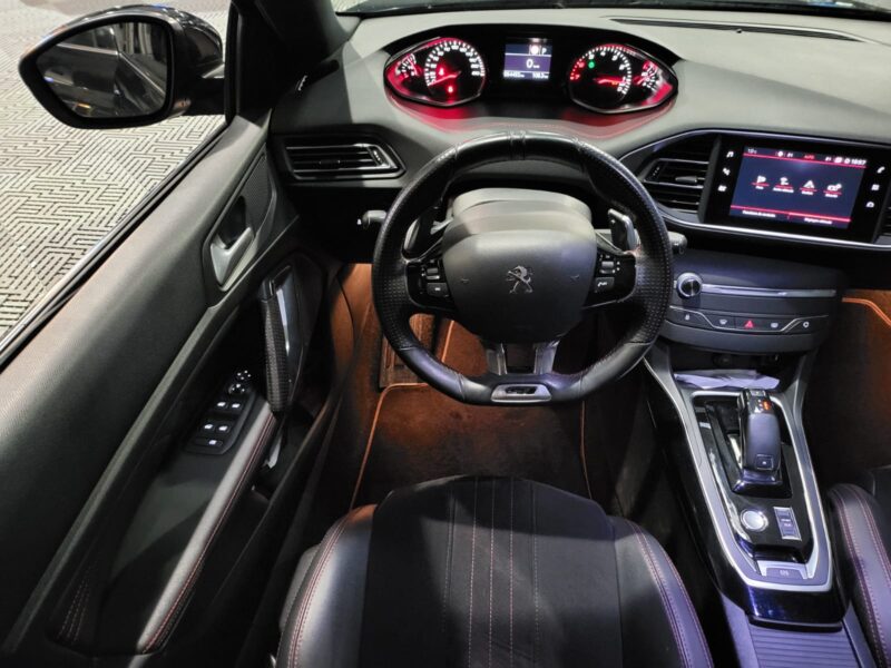 PEUGEOT 308 1.6 PureTech 225cv GT TOIT PANO / APPLE CARPLAY