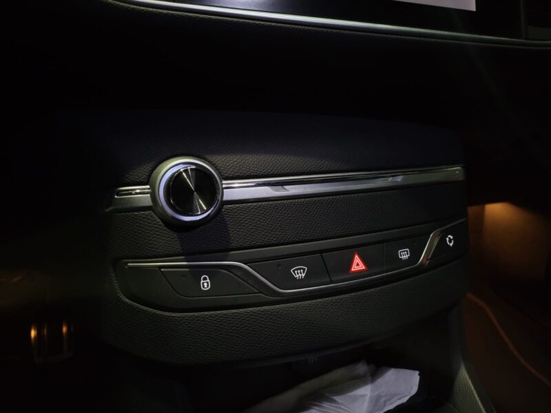 PEUGEOT 308 1.6 PureTech 225cv GT TOIT PANO / APPLE CARPLAY