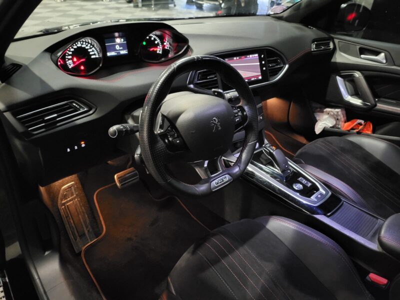 PEUGEOT 308 1.6 PureTech 225cv GT TOIT PANO / APPLE CARPLAY