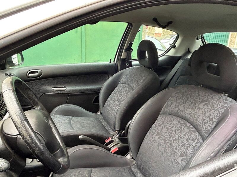 Peugeot  206 2001