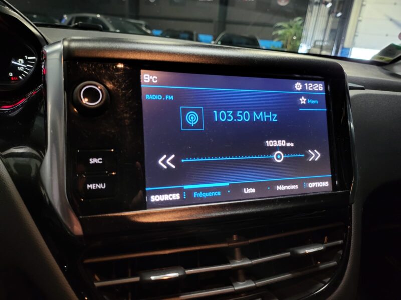 PEUGEOT 208 1.2 PURETECH 82ch SIGNATURE 5p