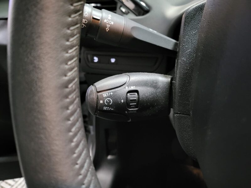 PEUGEOT 208 1.2 PURETECH 82ch SIGNATURE 5p