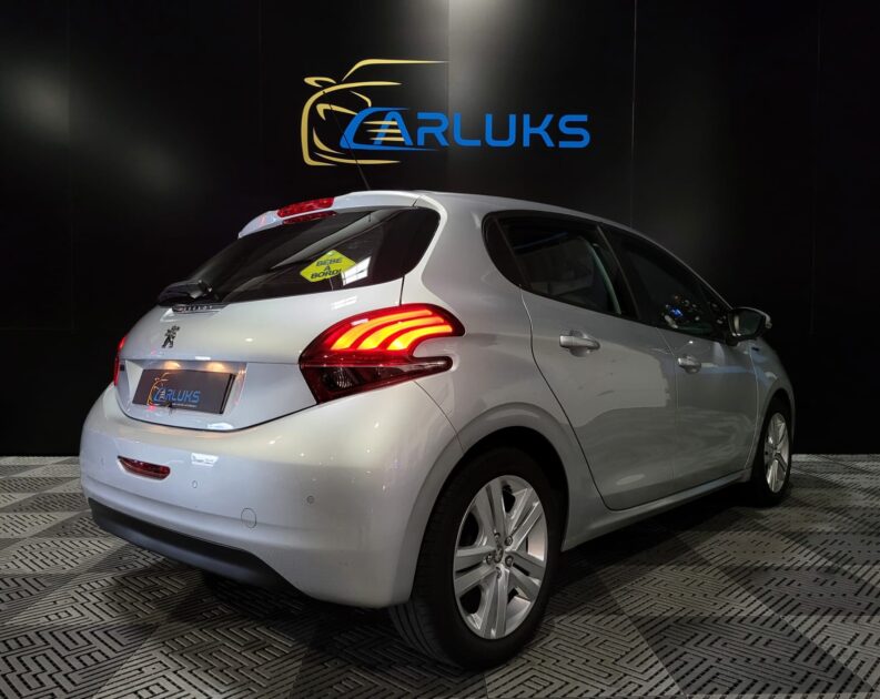 PEUGEOT 208 1.2 PURETECH 82ch SIGNATURE 5p