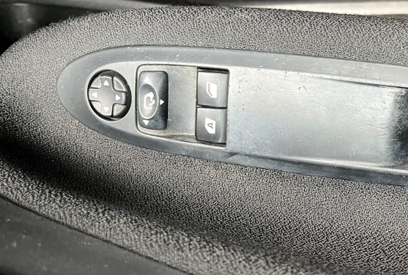 CITROEN DS3 1.6 e-HDI AIRDREAM SO CHIC 