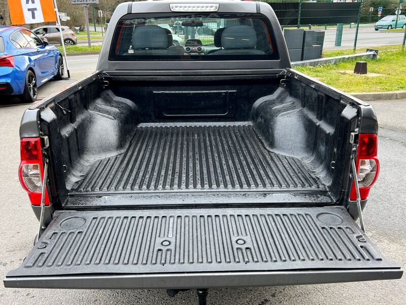 ISUZU D-MAX 3.0 TD 163 Cv 4WD DOUBLE CABINE 5 PLACES BOITE AUTO GPS ATTELAGE 59 600 Kms Garantie1an